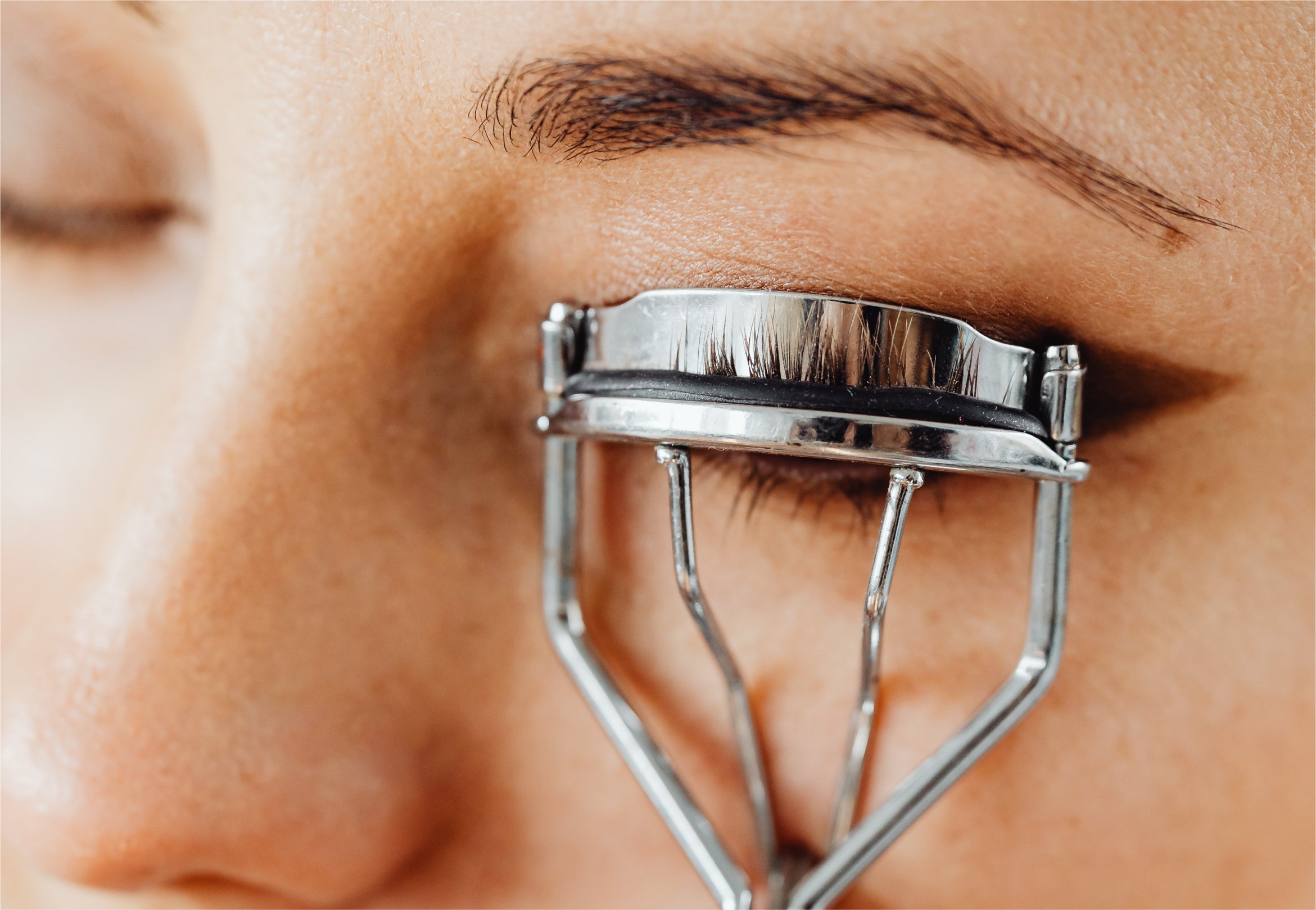 直角まつげに注意!自然なカールまつげを作るには?